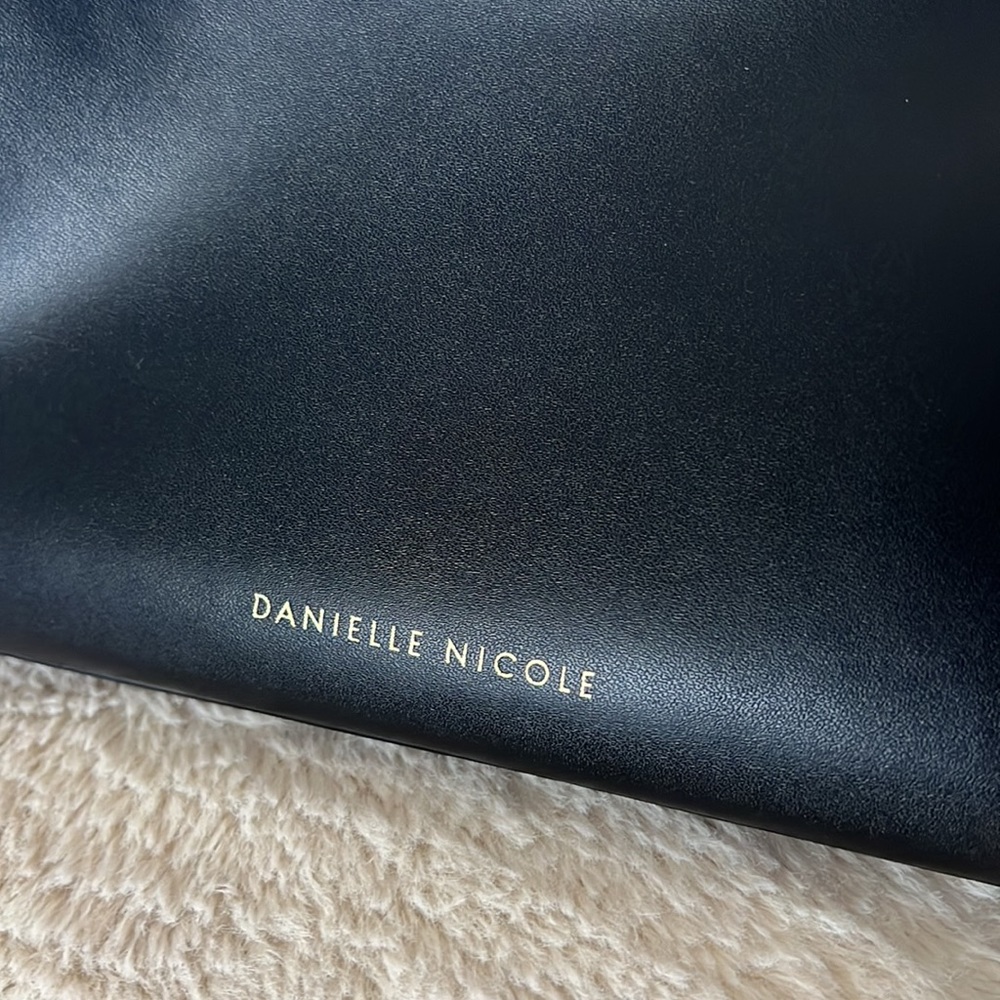 Danielle Nicole Shoulder Bag. - image 2